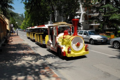 6 tourist trains will ride guests in Albena by the sea and 2 in Varna