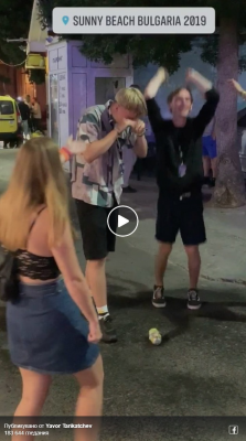 Sunny Beach: The resort of intoxicated oligophrenes! Danish tourists trying to break up a can of beer with head (video)