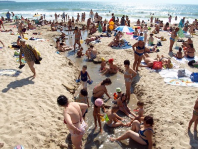 Russians, Romanians and Serbs rank the most undisciplined beach tourists